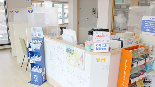 すず薬局　船引店の受付/カウンター