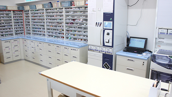すず薬局　船引店の調剤室