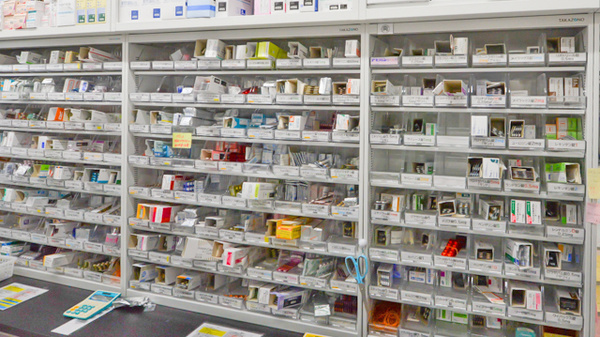 レデイ薬局大新田店の薬棚