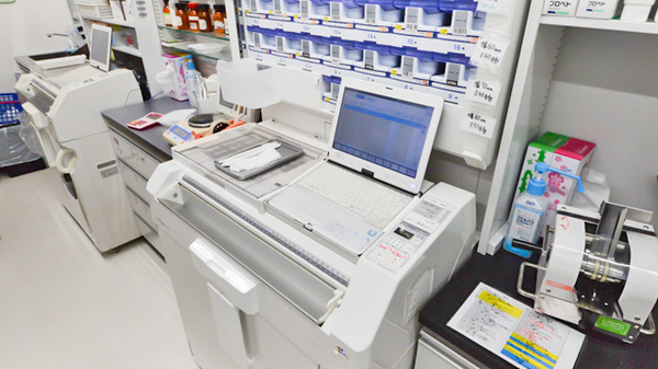 レデイ薬局大新田店の調剤器具