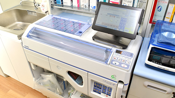 ドラッグセイムス田町西口薬局の調剤器具
