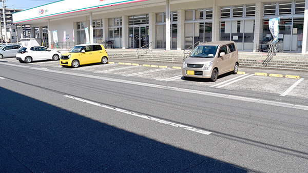 ドラッグセイムス原町薬局の駐車場