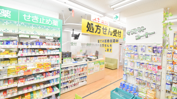 スギ薬局　南武庫之荘店の入口