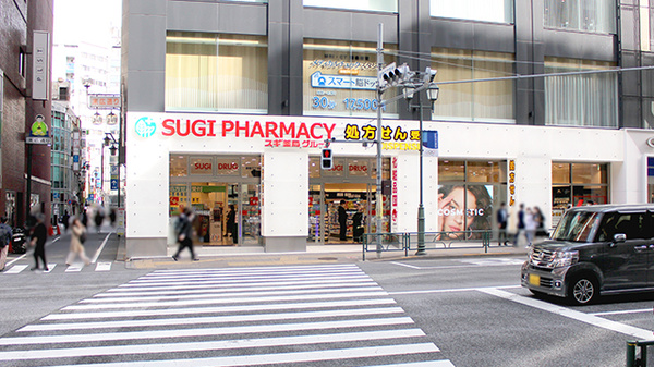 スギ薬局　新宿三丁目店の外観