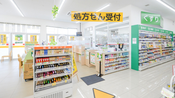スギ薬局　柏森駅南店の入口