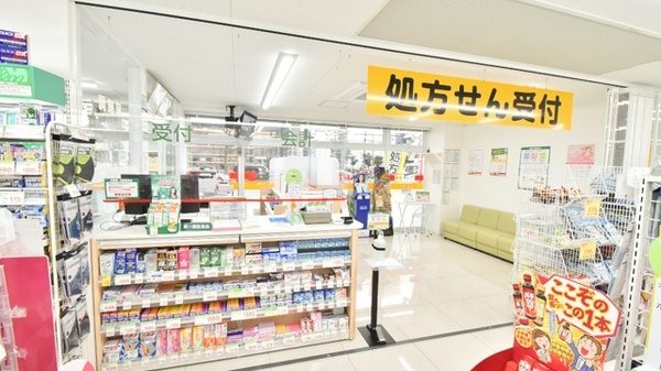 スギ薬局　西宮原店の入口