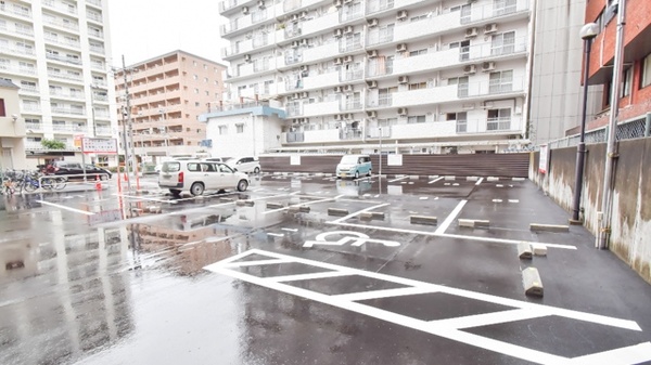 スギ薬局　西宮原店の駐車場