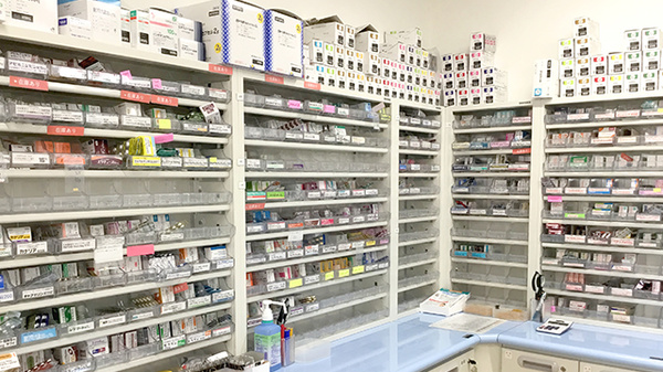 はぐろ薬局扶桑店の薬棚