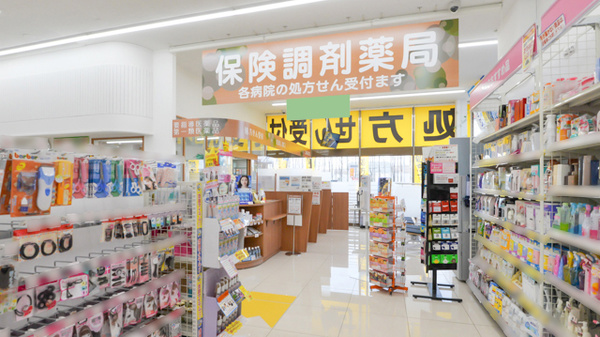 調剤薬局ツルハドラッグ苫小牧桜木店の入口