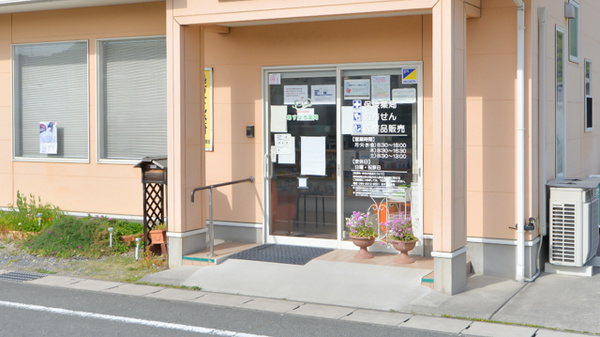 あすなろ薬局の入口