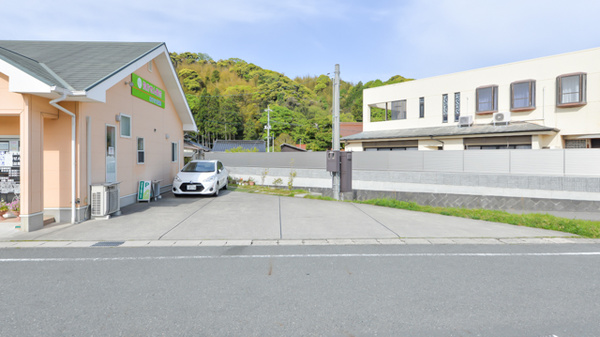 あすなろ薬局の駐車場