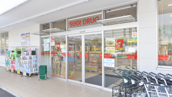 スギ薬局　岸和田上町店の入口