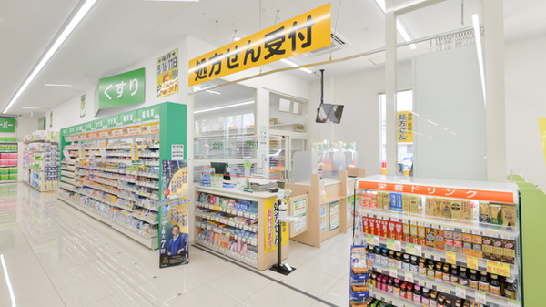 スギ薬局　岸和田上町店の入口