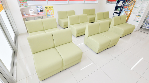 スギ薬局　都島中通店の待合スペース