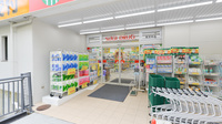 スギ薬局　南茨木店の入口