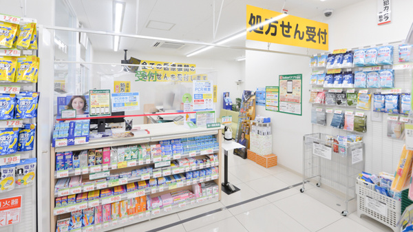 スギ薬局　南茨木店の入口