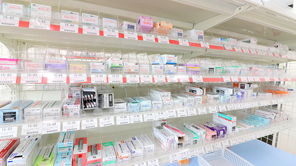 セイムス久我山駅前薬局の薬棚