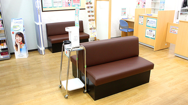 セキ薬局　新里町店の待合スペース