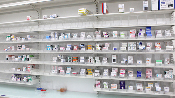 セキ薬局　新里町店の薬棚