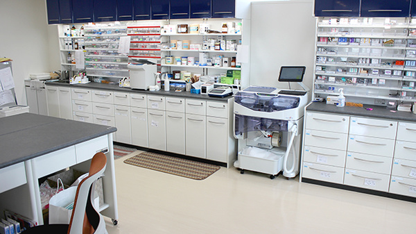 つくし薬局　柳原店の調剤室