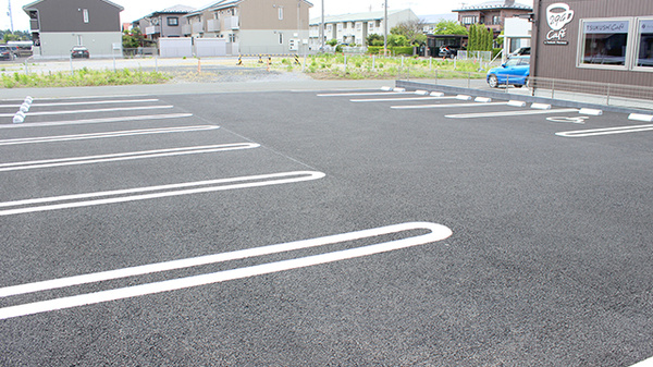 つくし薬局　柳原店の駐車場