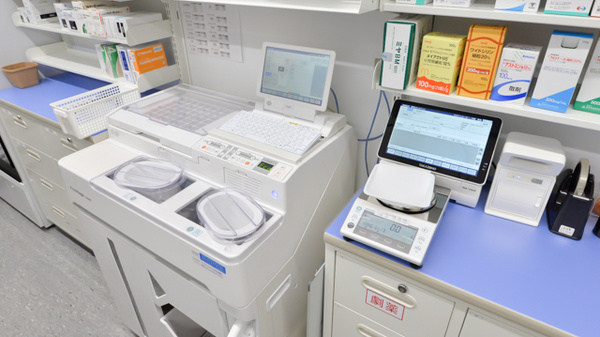 レデイ薬局椿店の調剤器具