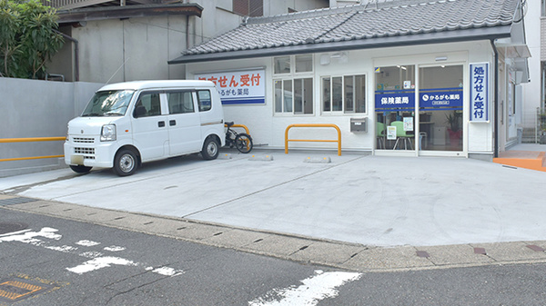 かるがも薬局　かたぎはら店の駐車場