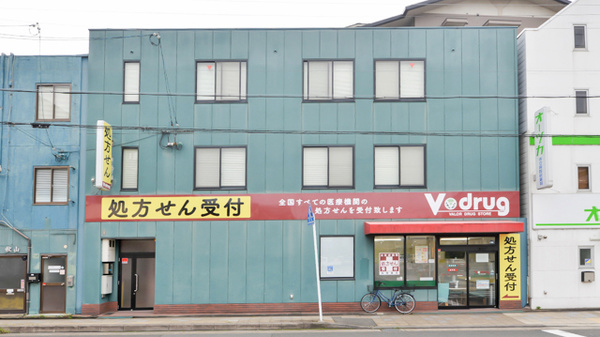 V・drug　京都市立病院前薬局の外観