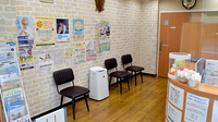仁天堂薬局戸塚町店の待合スペース