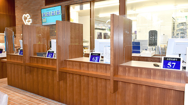 大賀薬局 九州医療センター前店の受付/カウンター