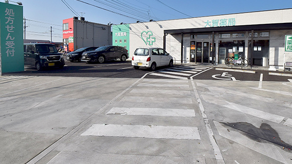 大賀薬局 新水巻病院前店の駐車場