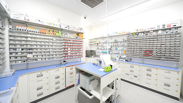 スギ薬局　川口西新井宿店の調剤室