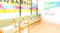 スギ薬局　鹿浜店の待合スペース