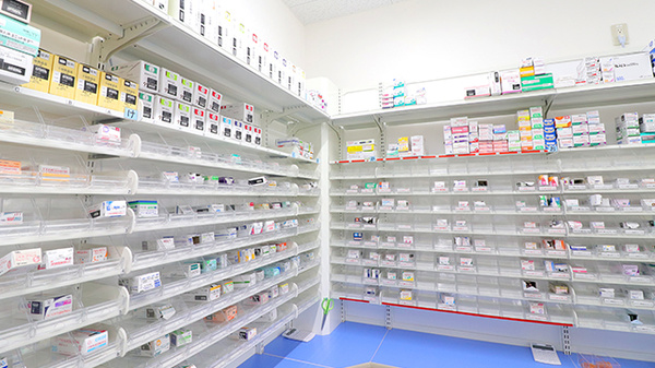 スギ薬局　鹿浜店の薬棚