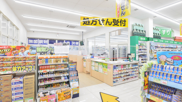 スギ薬局　野々市堀内店の入口