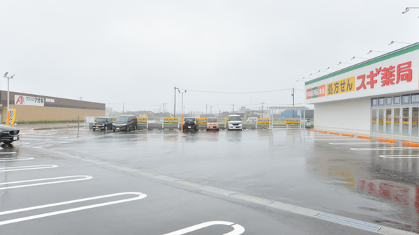 スギ薬局　野々市堀内店の駐車場