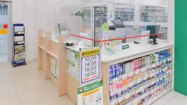 スギ薬局　南富山店の受付/カウンター