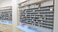 スギ薬局　南富山店の薬棚
