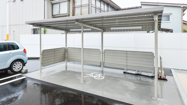 スギ薬局　南富山店の駐輪場
