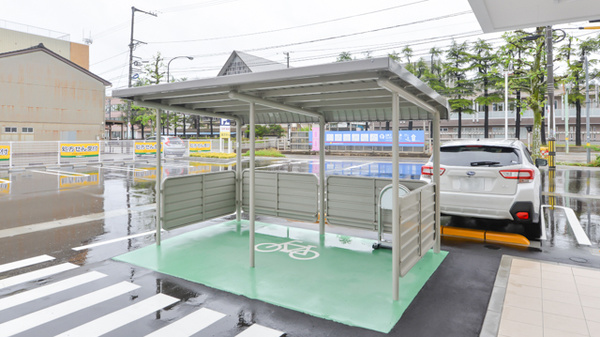 スギ薬局　高岡中央店の駐輪場