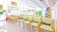 スギ薬局　小田原小台店の待合スペース