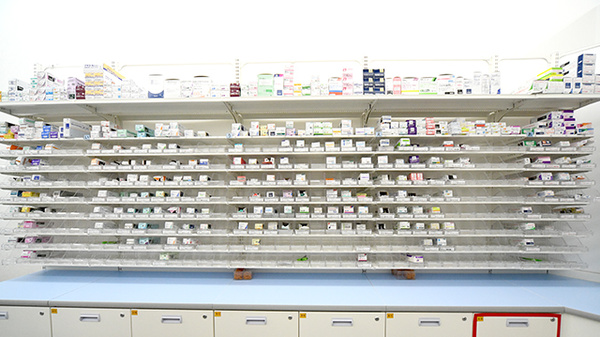 スギ薬局　あさか栄店の薬棚