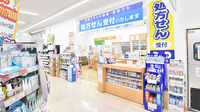 調剤薬局ツルハドラッグ高蔵寺白山店の入口