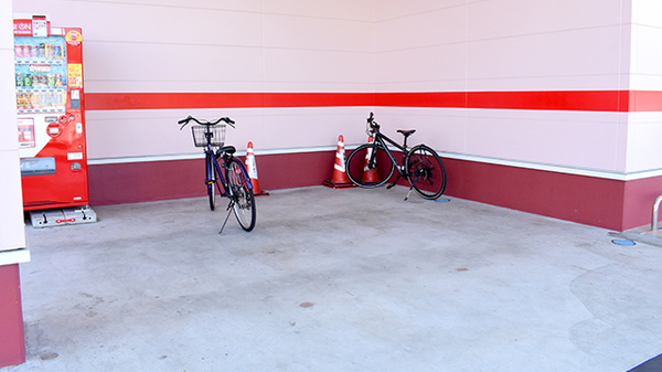 ププレひまわり薬局中島店の駐輪場