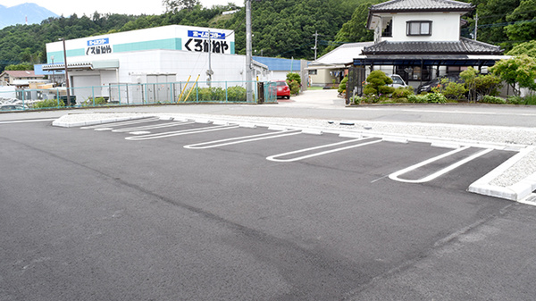 ハートフル薬局　須玉店の駐車場