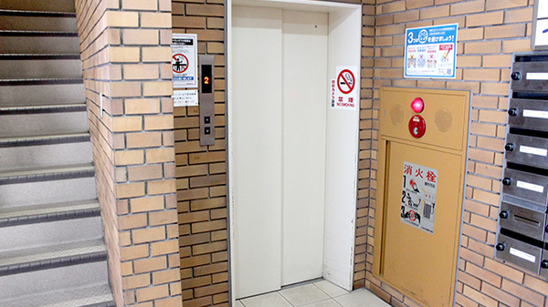 あじさい薬局のエレベーター