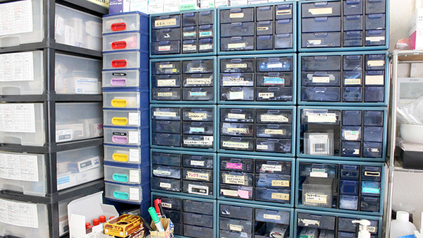 あじさい薬局の薬棚