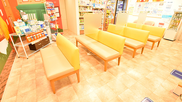 クオール薬局 新保店の待合スペース