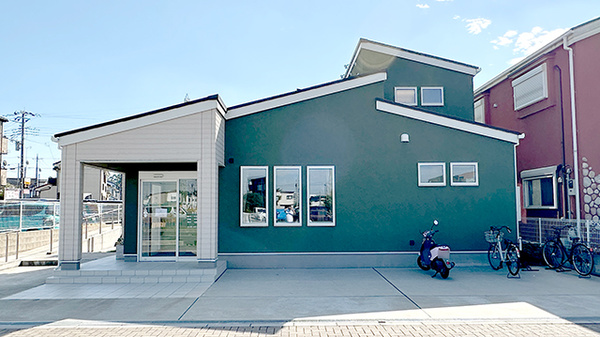 アイリス調剤薬局 新座店の外観