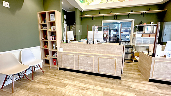 アイリス調剤薬局 新座店の受付/カウンター